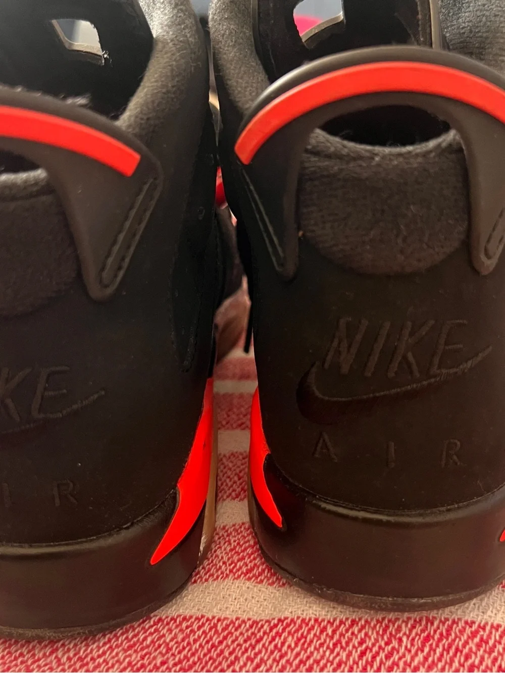 Jordan Air Retro 6 Sneakers - Black/Red